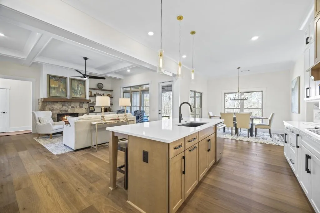 Toccoa, Georgia 30577, United States, 4 Bedrooms Bedrooms, ,4 BathroomsBathrooms,Residential,Active,31139