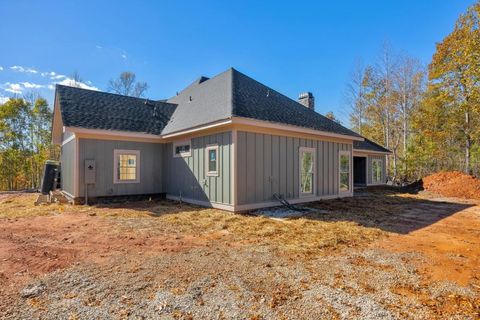 A home in Toccoa