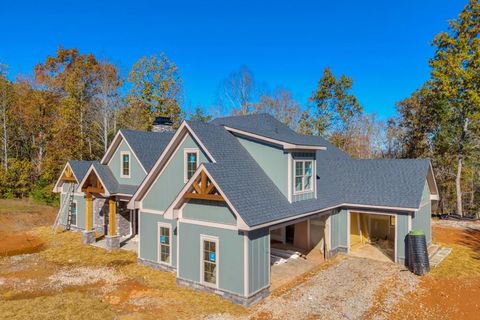 A home in Toccoa