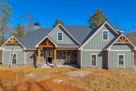 A home in Toccoa