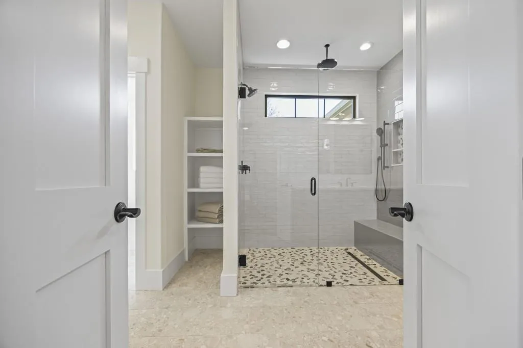 Toccoa, Georgia 30577, United States, 4 Bedrooms Bedrooms, ,4 BathroomsBathrooms,Residential,Active,31139