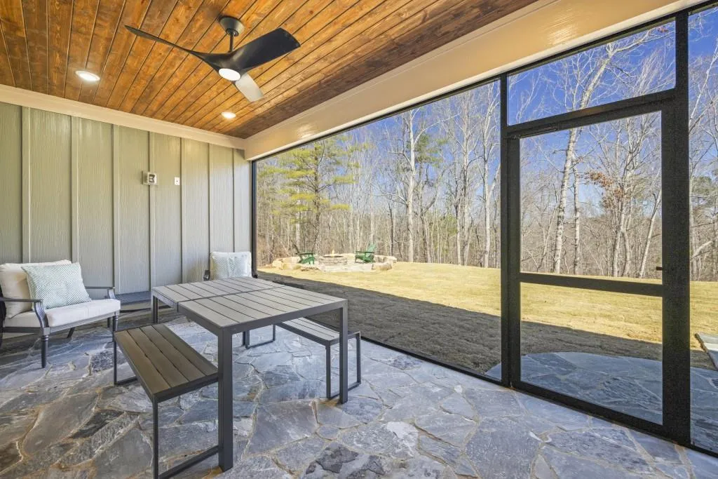 Toccoa, Georgia 30577, United States, 4 Bedrooms Bedrooms, ,4 BathroomsBathrooms,Residential,Active,31139