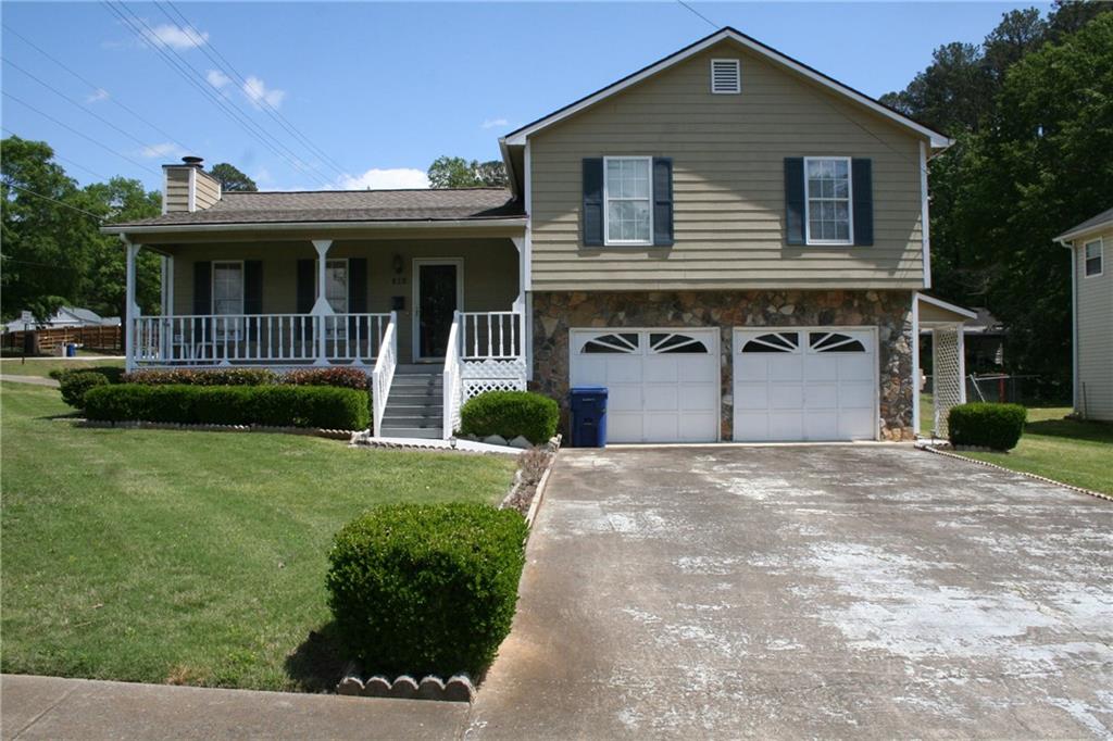 SELLER IS OFFERING $7,500.00 FLOORING/PAINT ALLOWANCE WITH FULL PRICE OFFER!!
PRICED TO SELL!! Beautiful 4BR/3.5 Bath Split Level with Curb Appeal is waiting for your finishing touches. Corner Lot home with great bones has been well maintained and just needs a little TLC. Spacious Kitchen, lots of cabinets w/breakfast nook that opens to separate Dining room. Extra room off kitchen that can be used for a small office/computer room or Butler's Pantry. Large Living room with gas starting fireplace. 3 upper BRs and 1 Lower. Rocking chair front porch. Several Parking spaces at front and the rear home. Carport as well as space for a camper and/or RV. Enjoy a glass of lemonade in beautiful Gazebo.
Roofing and HVAC system both less than 5 years old.
NO HOA
This house is sold AS IS and is Priced to Sell!
If Listing agent shows the property to your client, buyer brokerage commission will be reduced to 2%