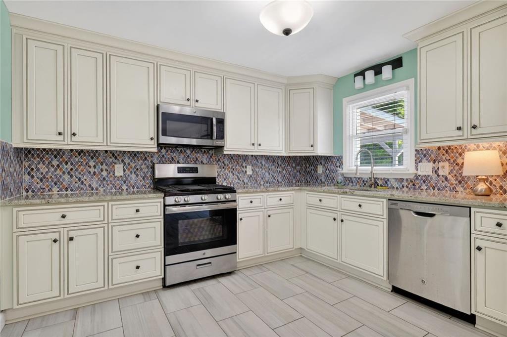 951 Alexis Way