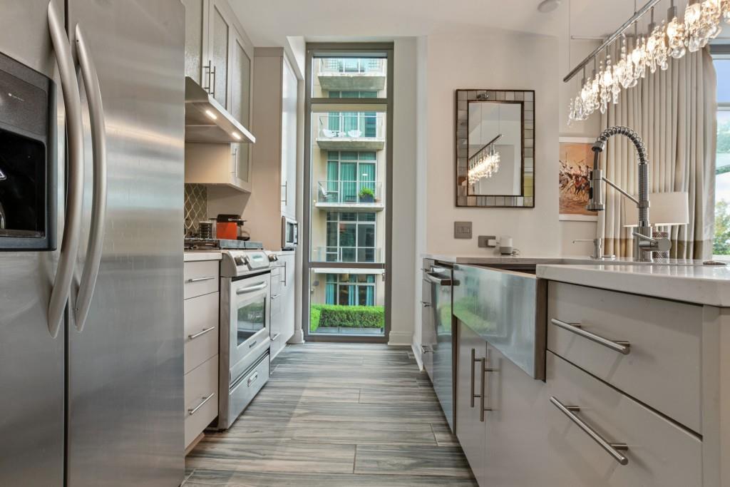 905 Juniper Street 403