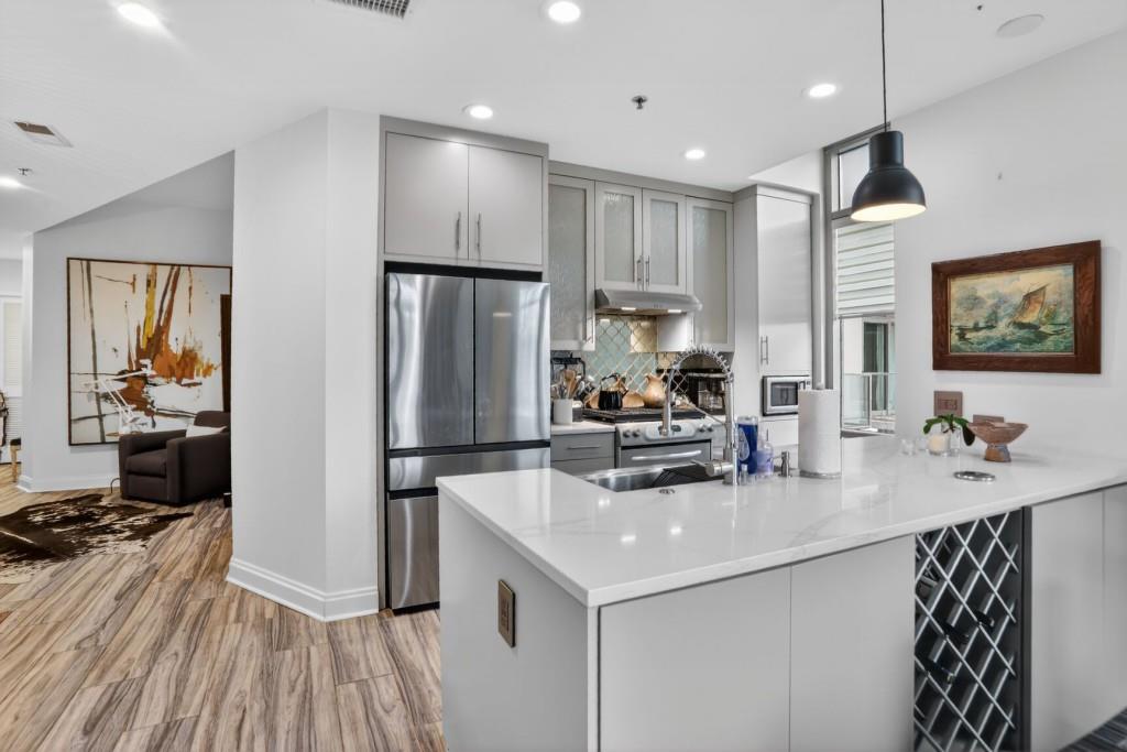 905 Juniper Street 403