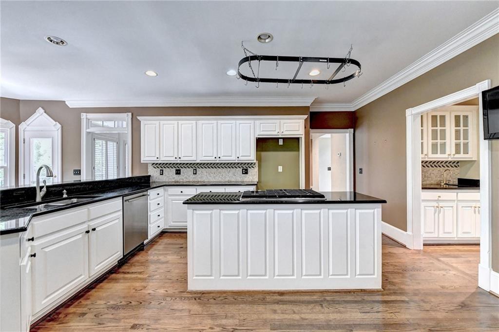 320 Chason Wood Way, Roswell, Georgia image 48
