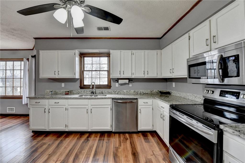 3898 Buckland Drive, Lilburn, Georgia image 20