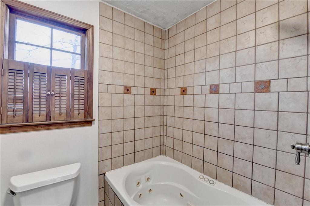 3898 Buckland Drive, Lilburn, Georgia image 39