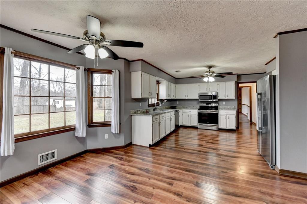 3898 Buckland Drive, Lilburn, Georgia image 24