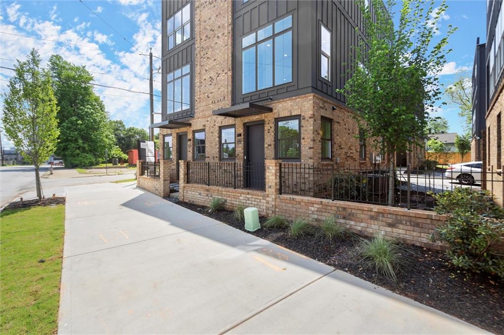 1122 W Marietta Street