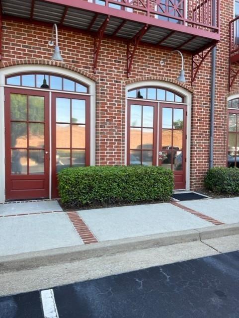 Great location slightly inside the perimeter in mixed use development. Office space is on first floor with plenty of parking. Consists of one large reception area, small break room and bathroom, a few storage closets and three other large closed off spaces to be used as flex space, private offices, conference rooms or how user sees fit. Most likely best served as an accounting, insurance, lawyer, lender, massage therapist, physical therapy, real estate agent styled office. There is already a chiropractor office next door, so probably not best use.