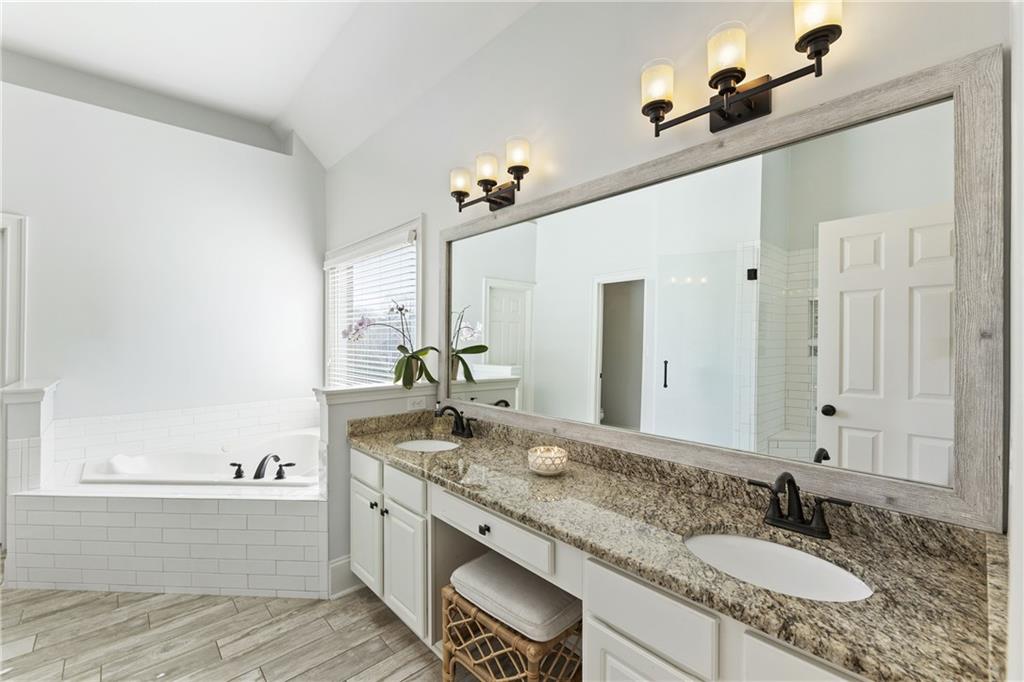 3825 Bishops Walk