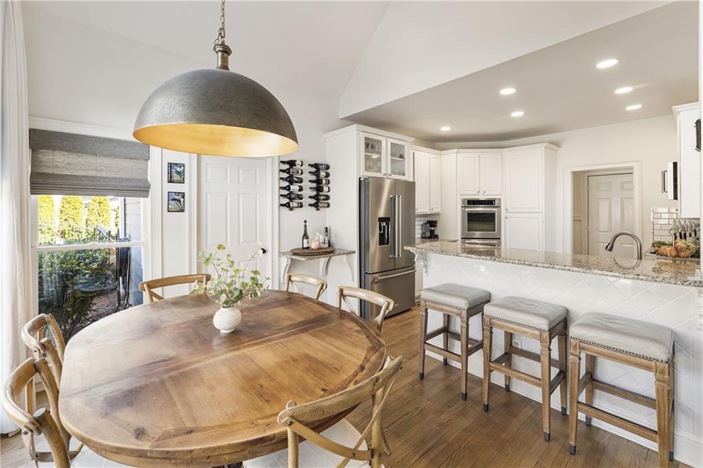 3825 Bishops Walk