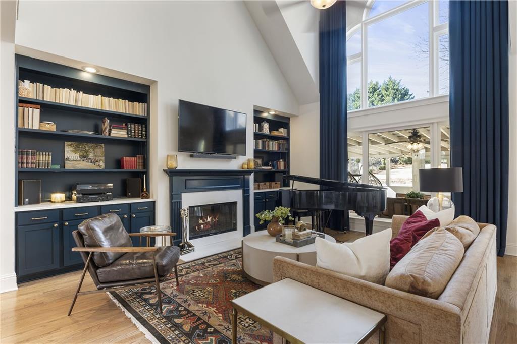 3825 Bishops Walk