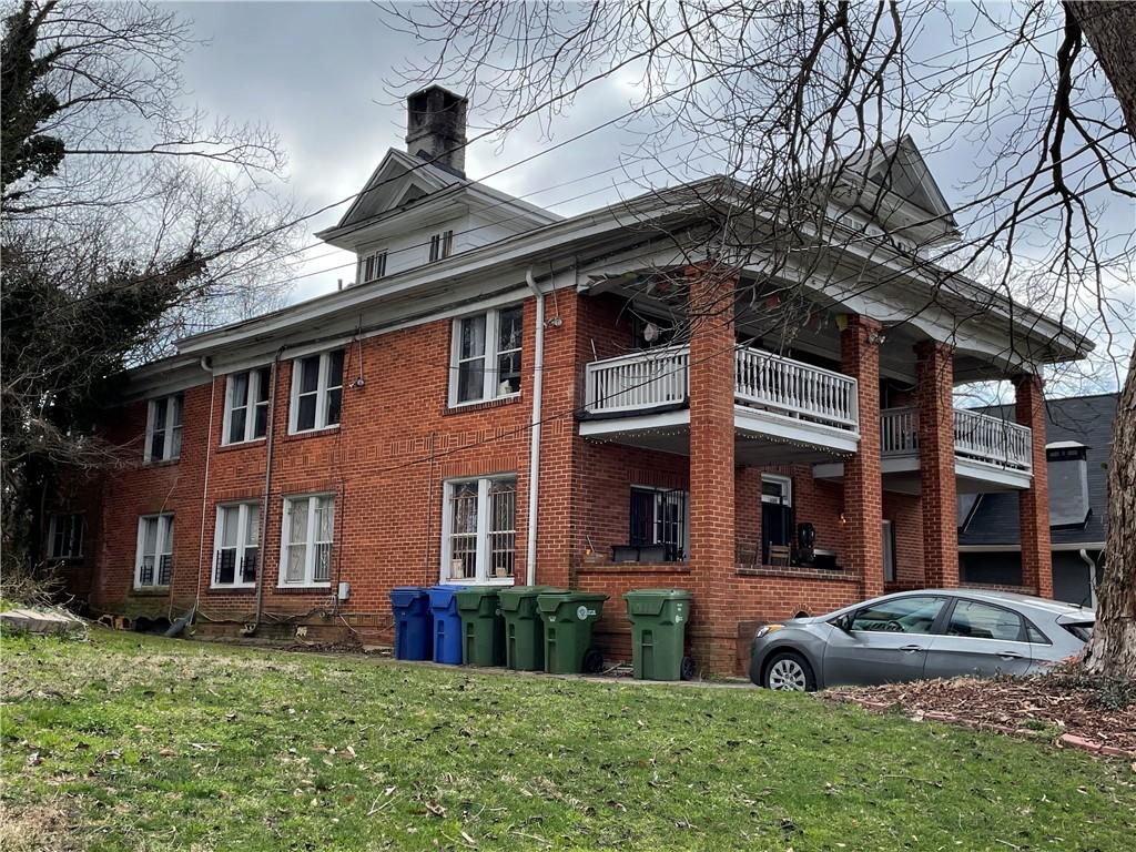 Love the ATL Belt Line but *not* a fan of the corporate "McBox" mid-rise apartment? Available now! Located less than a block off the brand new Westside Beltline access ramp!, on a calm speed-humped street, this classic craftsman Quad-plex is a rare find! An uncommonly spacious, sun-drenched second floor apartment with a separate dining room and living room, partially fenced back yard and a charming covered front porch. Incredible access and location (less than 10 mins to downtown ATL, 2 mins to Kroger shopping center, 1 minute to the Beltline!) and the neighborhood is safe, quiet and eclectic.