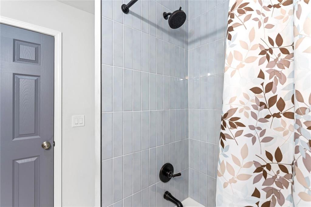 GLORE C C & L F WALLACE - Residential