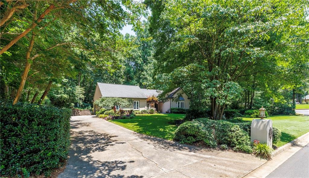 1565 Kings Crossing