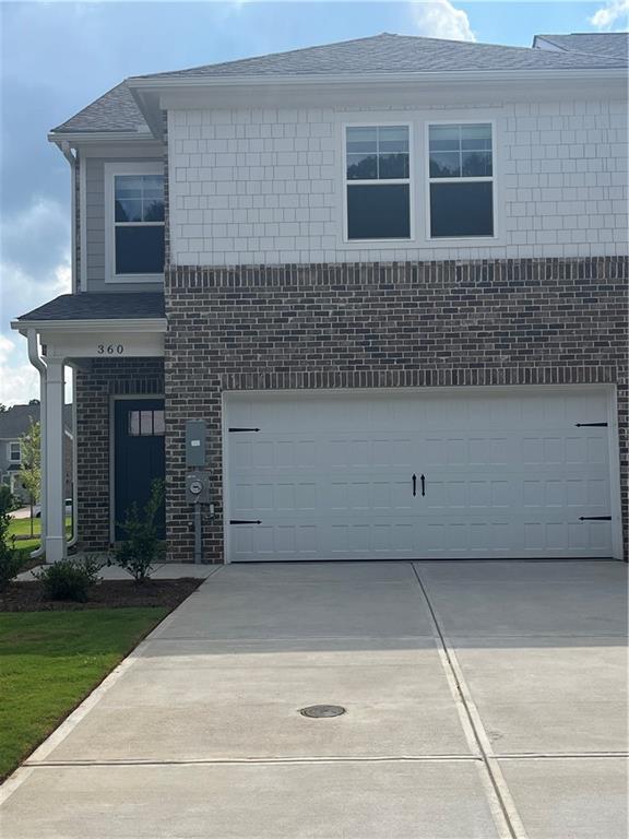 Newly built 2025 townhome featuring 3 spacious bedrooms and 2.5 bathrooms. This end unit home provides style and comfort, an open-concept layout, contemporary finishes, and energy-efficient construction. Pavilion and playground on-site.
Enjoy convenience with easy access to I-75, restaurants, schools, McDonough Square and more.
Washer and Dryer included. Lawn care provided. Perfect location for all your needs. Move-in ready!