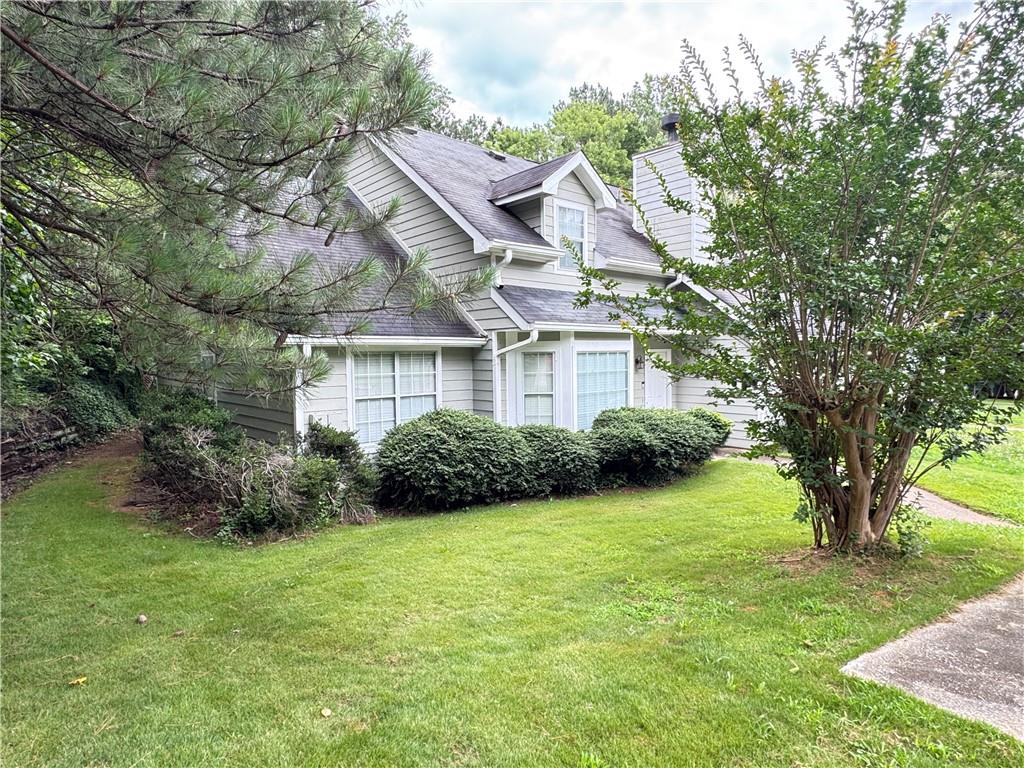 Quiet Townhome in a Beautiful Community Surrounding By Everything. Finally a place with excellent space. This 3 Bed 2 Bath Townhome is just what you need. Nestled in a tree lined neighborhood near schools, shopping, and restaurants. Master on the Main. Cozy Fireplace. Swim/ Tennis Community right off I 20.
New Water Heater.... New Stove.....New You.......