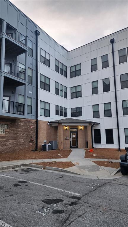 2 bed - 2 bath, roommate style, condo with a balcony, in the heart of the City, steps away from the AU Center, right next to Historic West End.  This gated condo features beautiful hardwood flooring and tons of natural light. The Sky Loft's amenities include a pool, clubhouse and a fitness center. It's minutes from downtown Atlanta, The Georgia Aquarium, and  the Mercedes Benz Stadium. Please note that this community is NOT FHA approved. This community welcomes all Cash, Conventional and VA approved buyers. SELLER IS MOTIVATED, BRING ALL OFFERS
