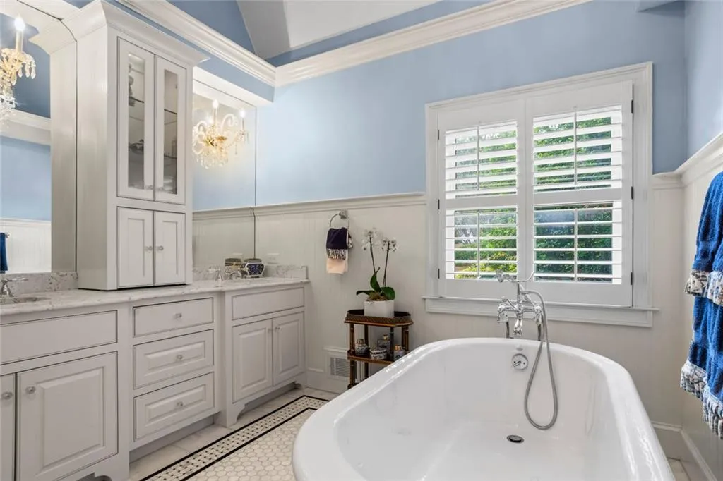 Alpharetta, Georgia 30005, United States, 3 Bedrooms Bedrooms, ,4 BathroomsBathrooms,Residential,Pending,118433