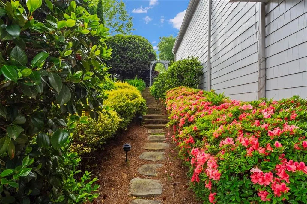 Alpharetta, Georgia 30005, United States, 3 Bedrooms Bedrooms, ,4 BathroomsBathrooms,Residential,Pending,118433