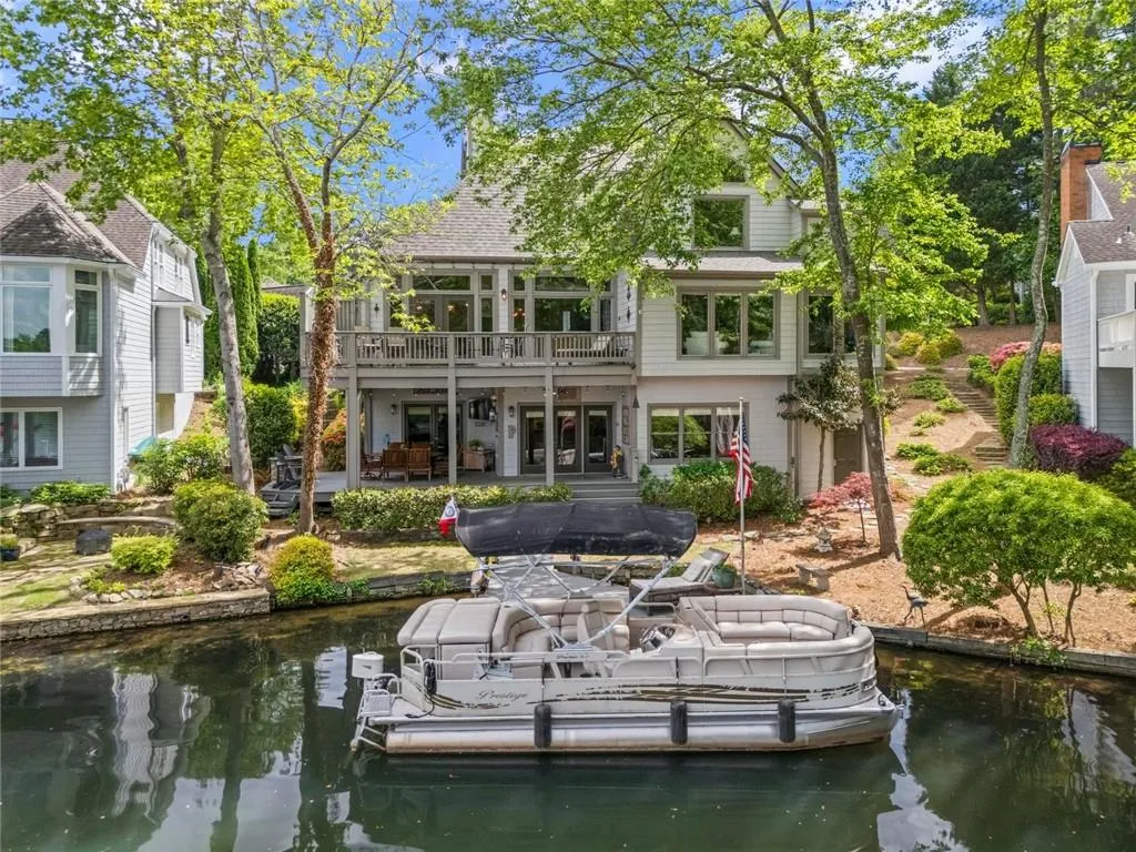 Alpharetta, Georgia 30005, United States, 3 Bedrooms Bedrooms, ,4 BathroomsBathrooms,Residential,Pending,118433