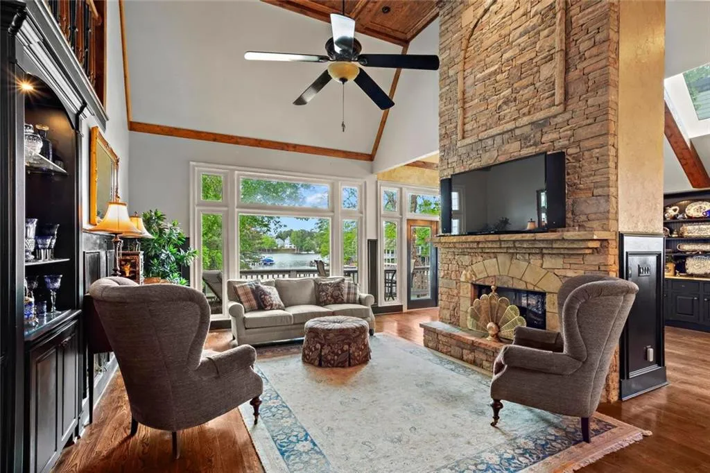 Alpharetta, Georgia 30005, United States, 3 Bedrooms Bedrooms, ,4 BathroomsBathrooms,Residential,Pending,118433