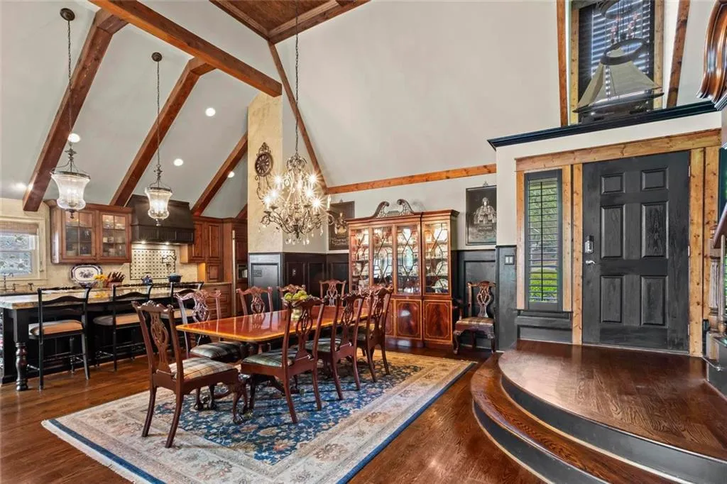 Alpharetta, Georgia 30005, United States, 3 Bedrooms Bedrooms, ,4 BathroomsBathrooms,Residential,Pending,118433