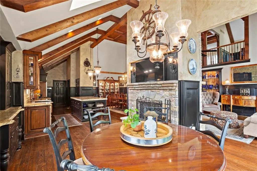 Alpharetta, Georgia 30005, United States, 3 Bedrooms Bedrooms, ,4 BathroomsBathrooms,Residential,Pending,118433