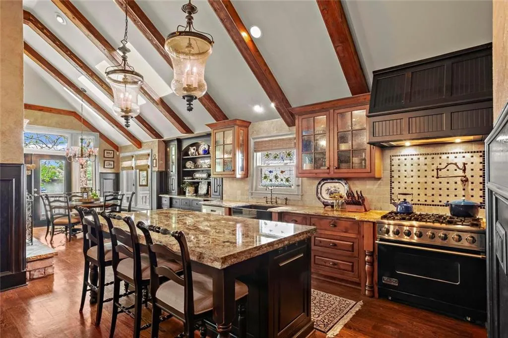 Alpharetta, Georgia 30005, United States, 3 Bedrooms Bedrooms, ,4 BathroomsBathrooms,Residential,Pending,118433