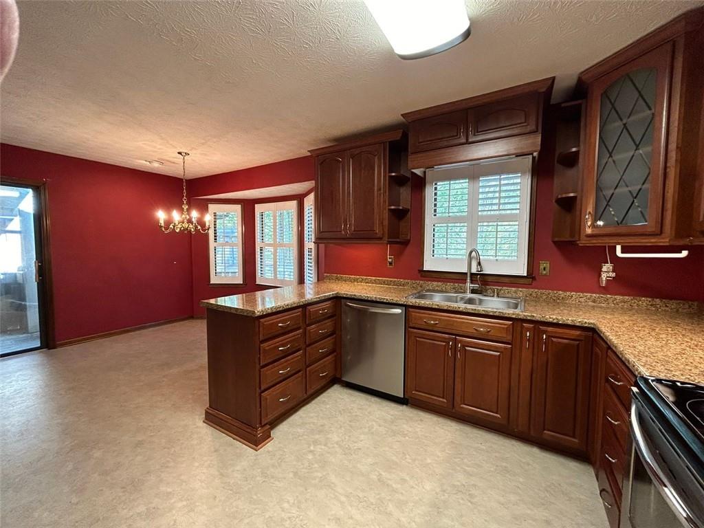 4152 Scenic Mountain Drive, Snellville, Georgia image 9