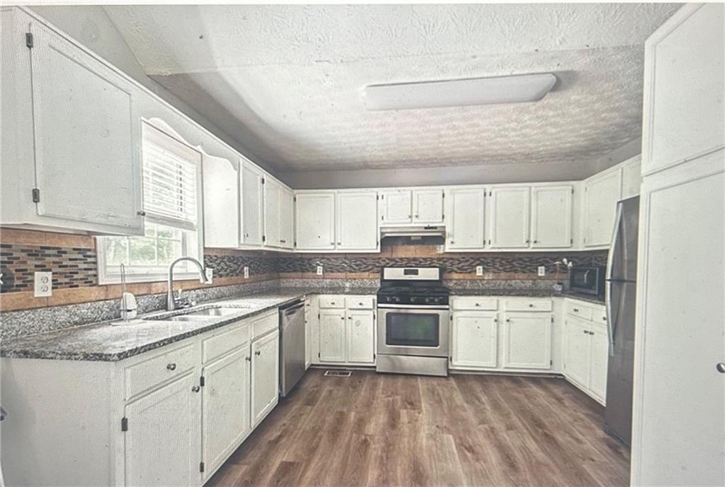 6851 Alexander Parkway