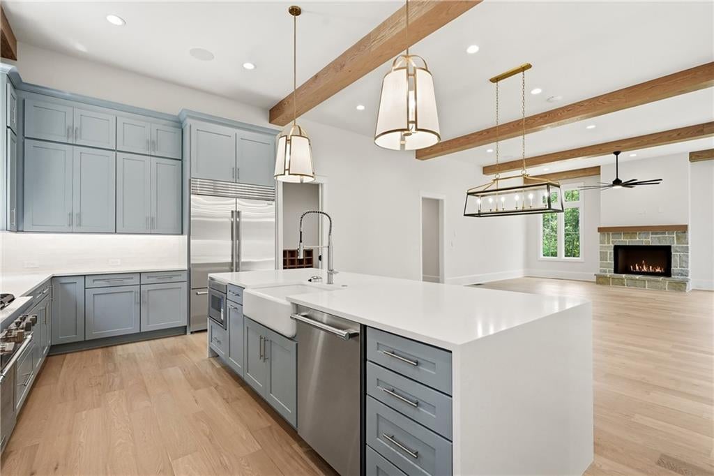 275 Heatherton Way
