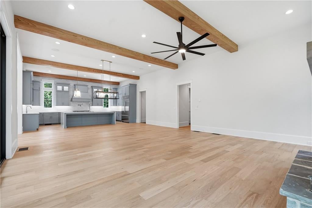 275 Heatherton Way