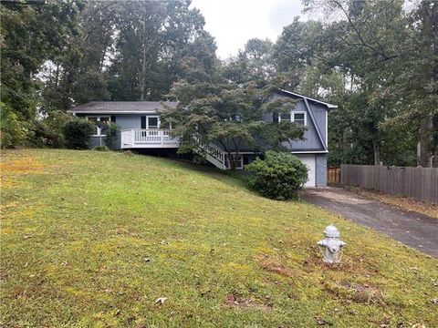 Homes For Sale - 2959 Creekstone Drive<br/> Acworth, GA 30102