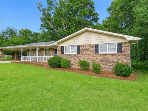 Homes For Sale - 886 Oakhill Court<br/> Stone Mountain, GA 30087