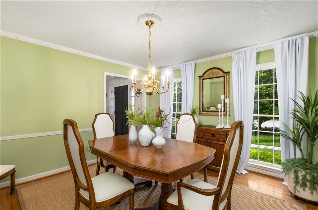 4716 N Springs Court, Atlanta, Georgia image 6