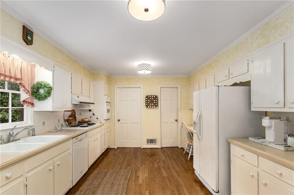 4716 N Springs Court, Atlanta, Georgia image 7