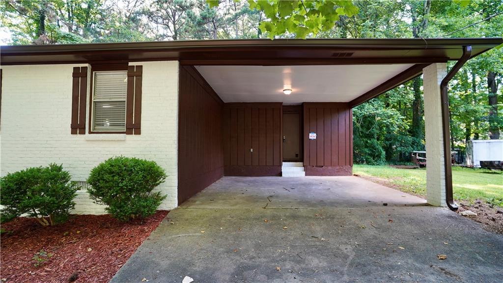 5521 E Wind Drive SW