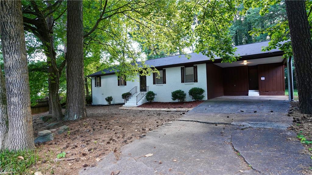 5521 E Wind Drive SW