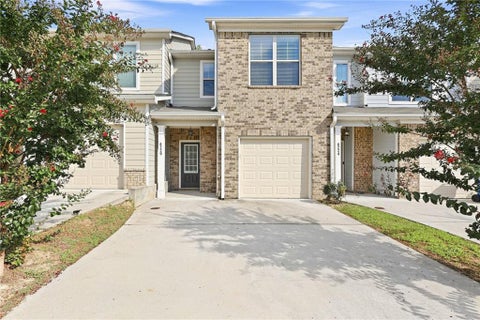 Townhouse For Sale - 6220 Trickle Bend<br/> Atlanta, GA 30349