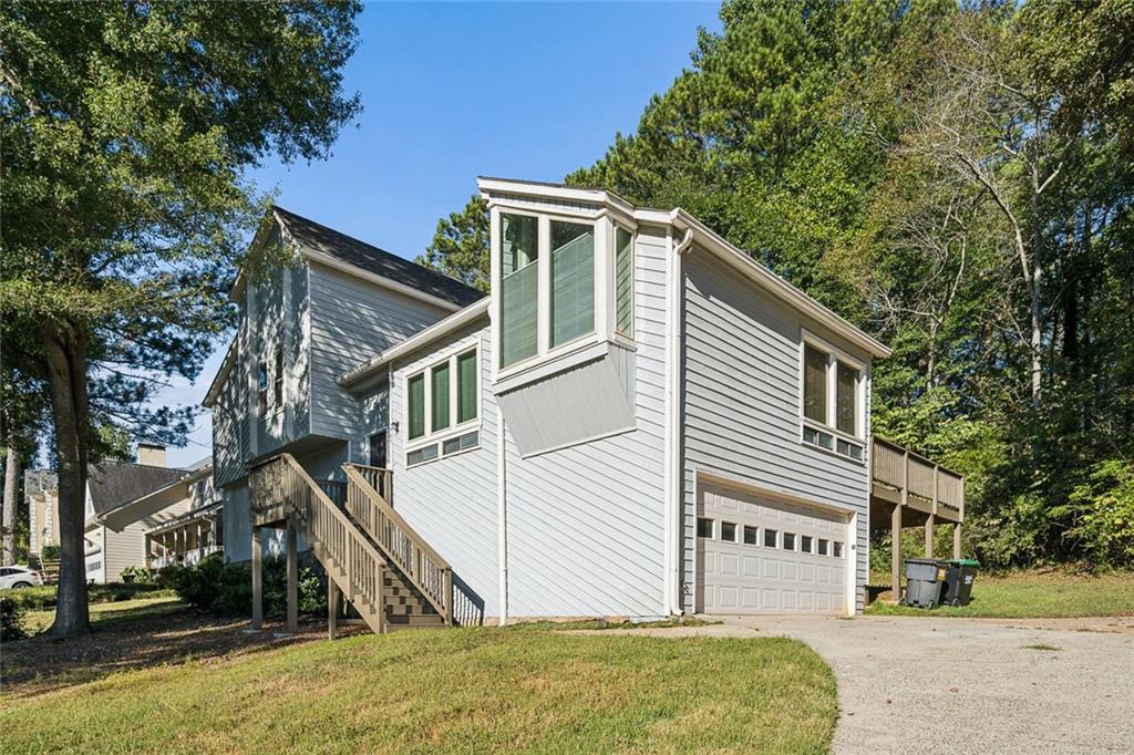 587 Farmbrook Trail NE