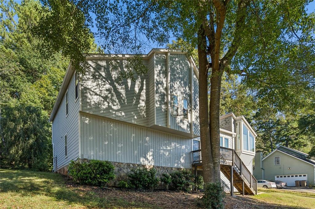 587 Farmbrook Trail NE