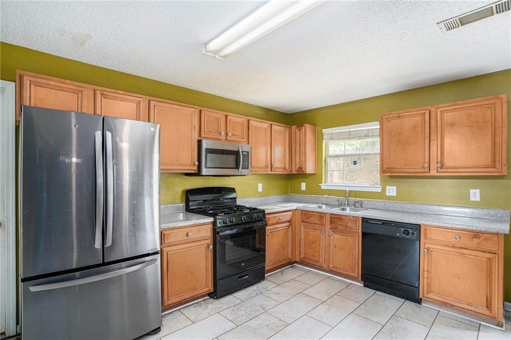 3740 Arminto Drive, Ellenwood, Georgia image 7