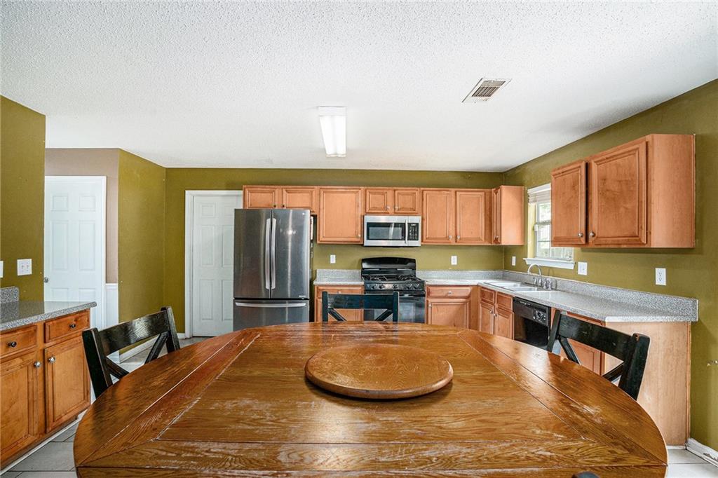 3740 Arminto Drive, Ellenwood, Georgia image 8