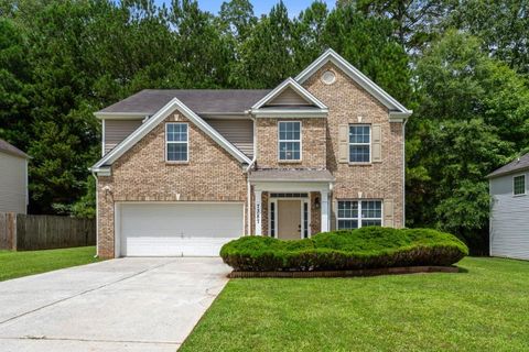 A home in Fairburn