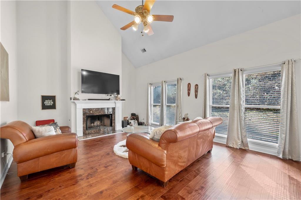 3010 Lakeside Court