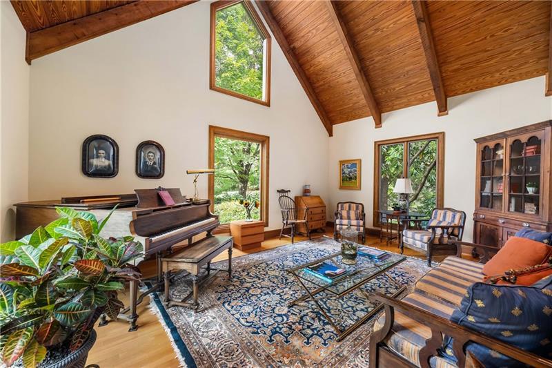 425 Overview Drive